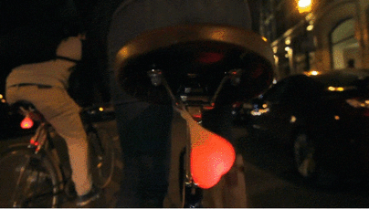 BB-01 zadní blikačka do tvaru varlat/srdce bike balls