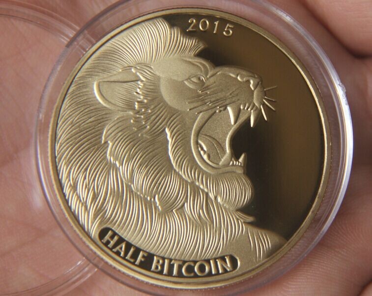 Half bitcoin TITAN gold 40mm