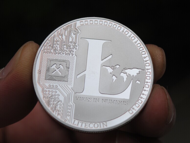 Jedna mince litecoinu, LTC medailonek, dárek.