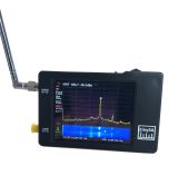 tinySA přenosný spektrální analyzátor a generátor